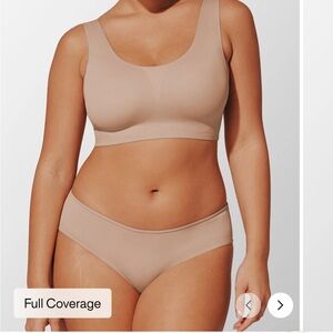 NWT Smoothing Scoop Wireless Bra, LG